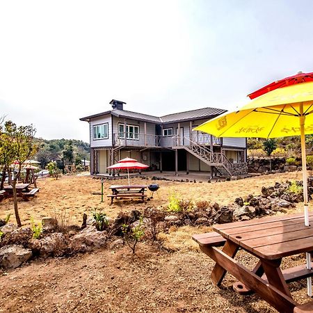 Вилла Jeju Myung House Согвипхо Экстерьер фото