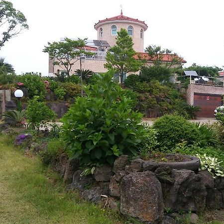 Вилла Jeju Myung House Согвипхо Экстерьер фото