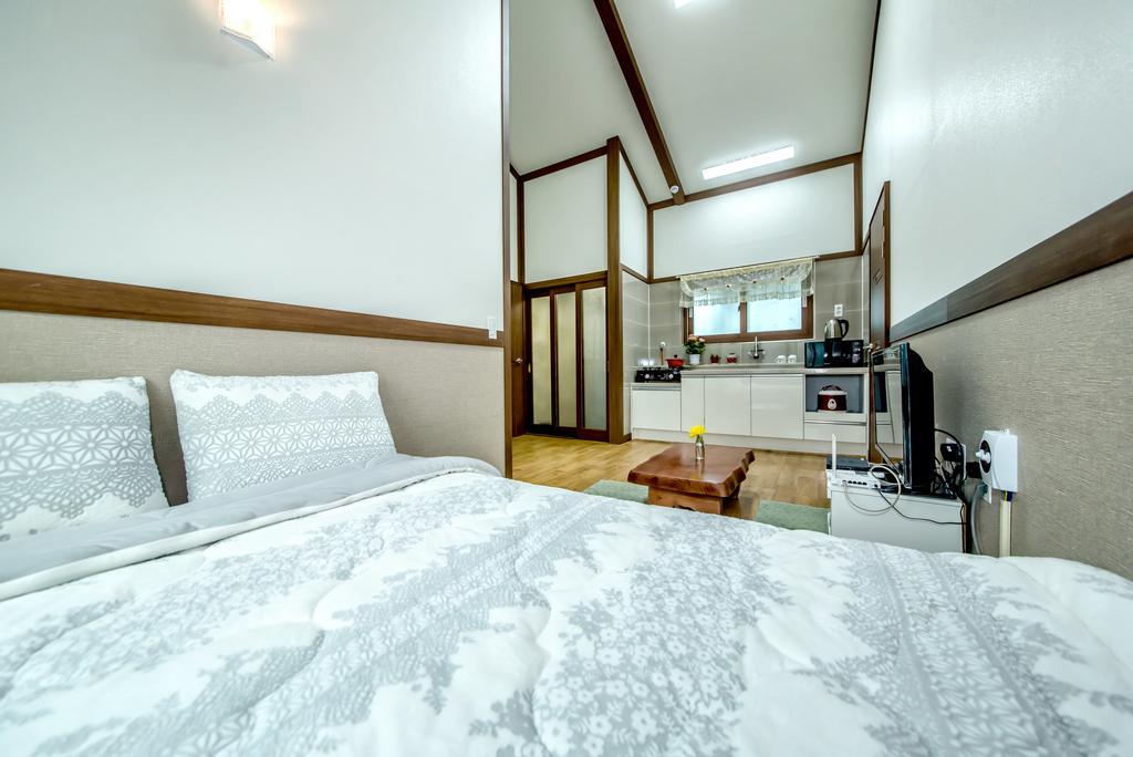 Вилла Jeju Myung House Согвипхо Экстерьер фото
