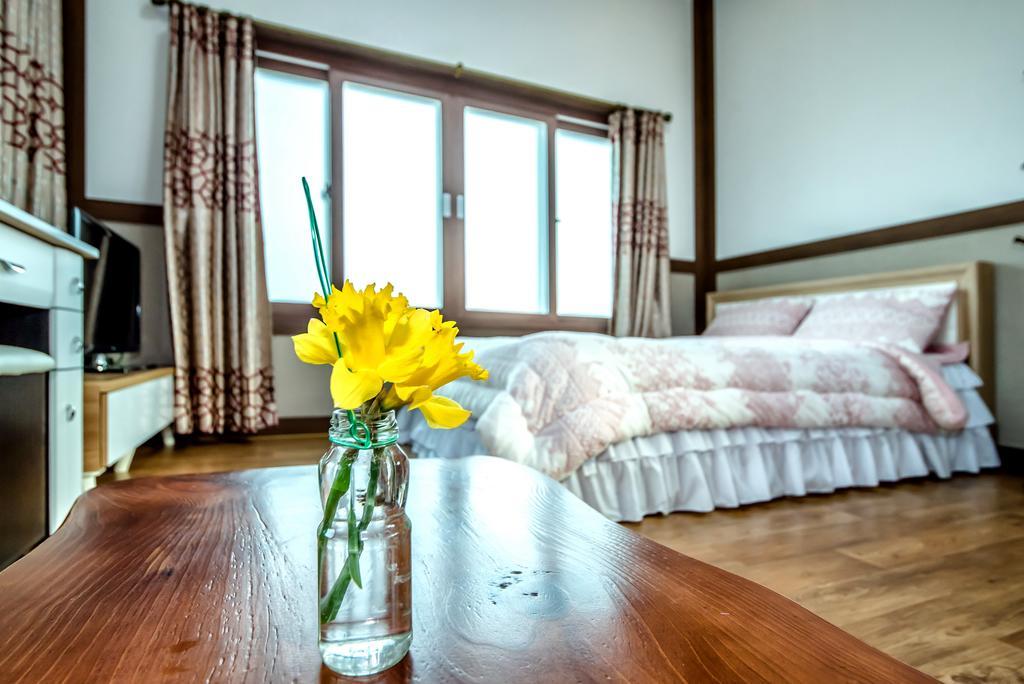 Вилла Jeju Myung House Согвипхо Экстерьер фото