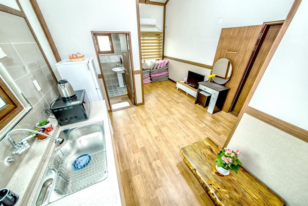 Вилла Jeju Myung House Согвипхо Экстерьер фото