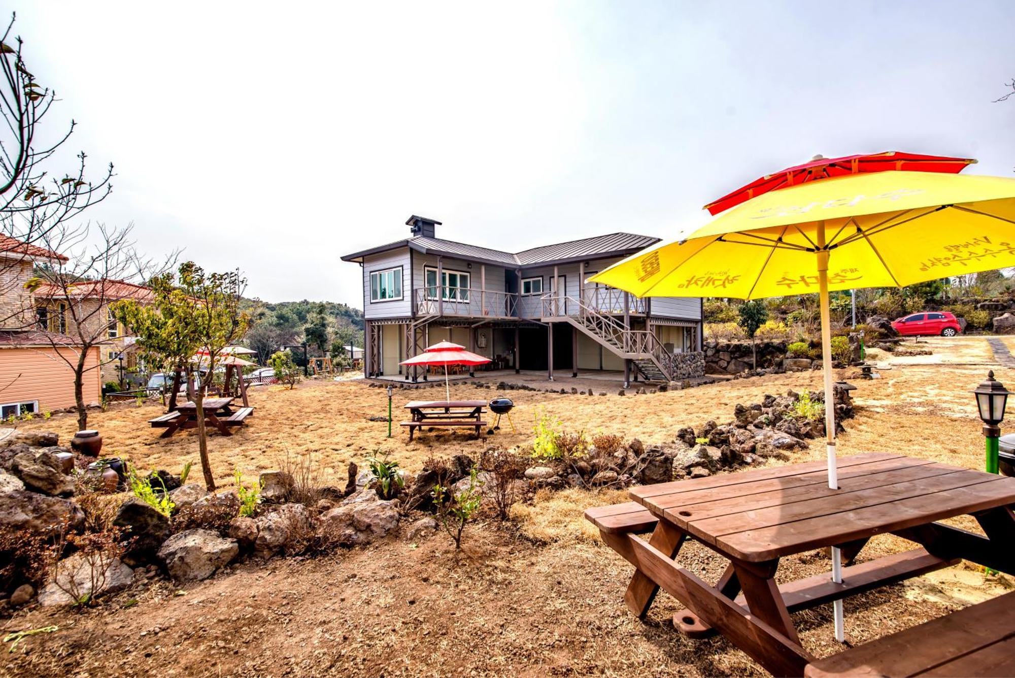 Вилла Jeju Myung House Согвипхо Экстерьер фото
