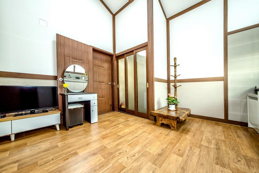 Вилла Jeju Myung House Согвипхо Экстерьер фото