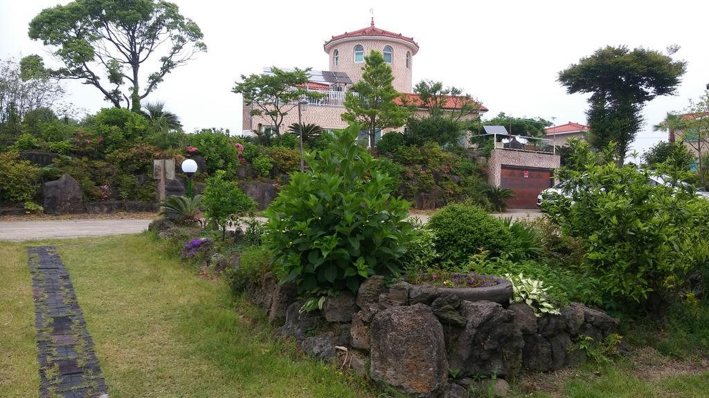 Вилла Jeju Myung House Согвипхо Экстерьер фото